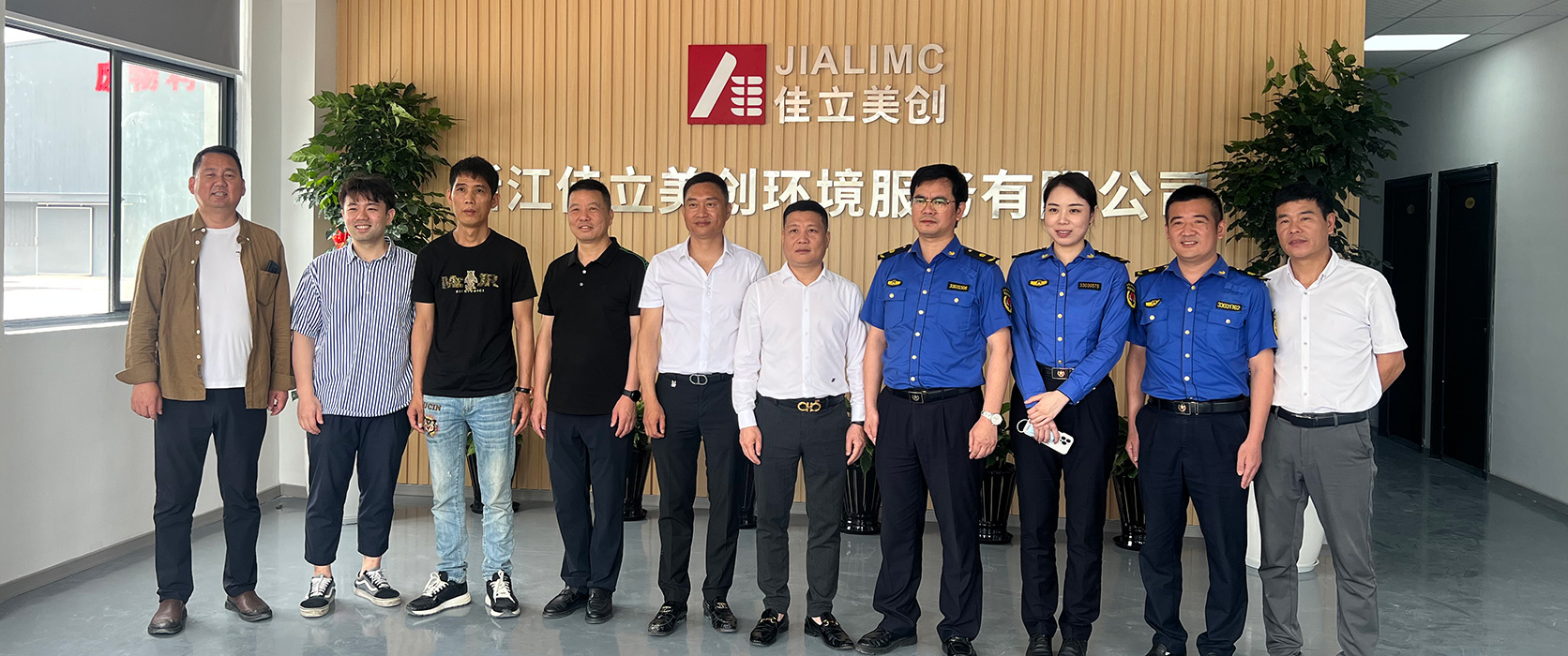 浙江溫州年處理量60萬噸建筑裝修垃圾回收再利用現(xiàn)場，綜合利用率可達(dá)百分百