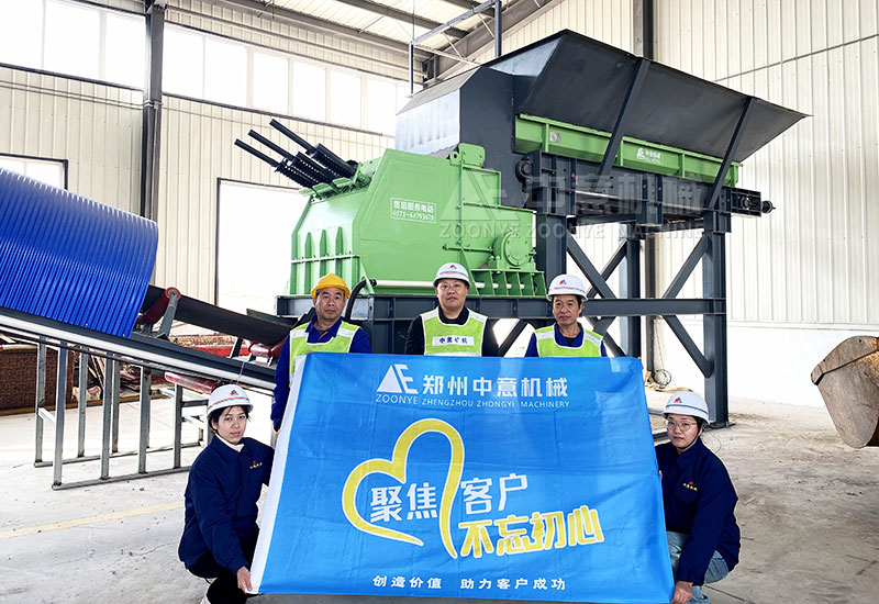 技術工程師現(xiàn)場合影留念